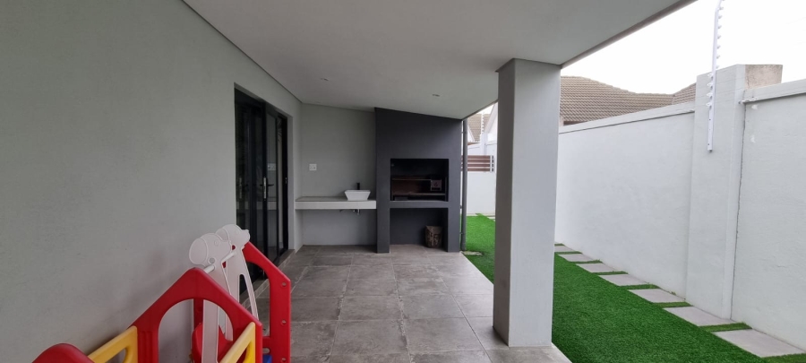 3 Bedroom Property for Sale in Jakarandas Western Cape